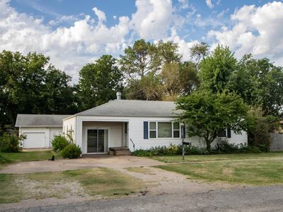 Property at 623 E Mulvane St, Mulvane, KS