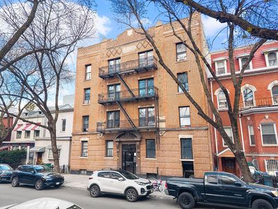 93 India St