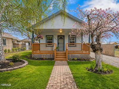 Property at 103 E Bartlett Ave, Selah, WA