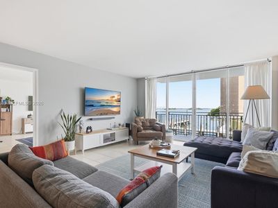 770 NE 69th St APT 2B