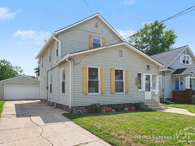 234 Knapp St NE