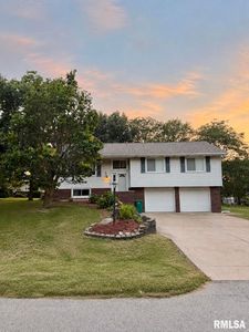 210 Whispering Oaks Dr