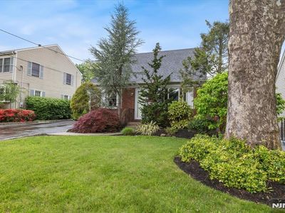 881 Lincoln Ave