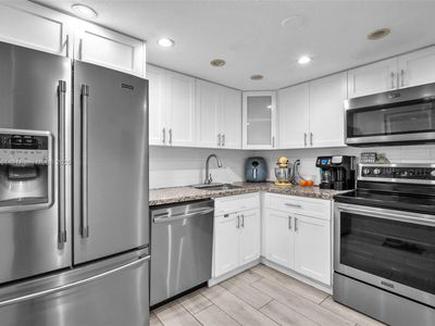 2600 Collins Ave APT 206