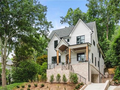 915 Amsterdam Ave NE