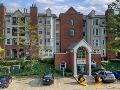 Property at 220 Fox Hollow Dr APT 204, Mayfield Heights, OH