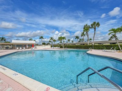 4796 Cresthaven Boulevard #B