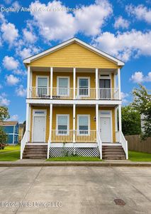 2401 Esplanade St #A & B