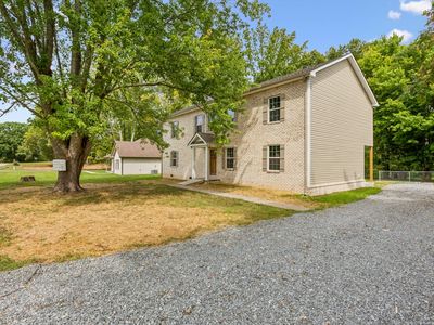 1212 Hollis Ln