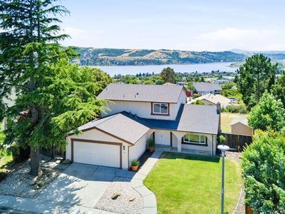 242 Dundee Way