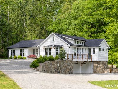 8 Gaylord Drive South