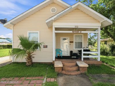 372 Reynoir St