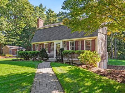 8 Copper Beech Dr