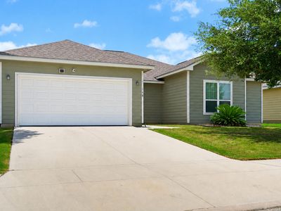 Property at 148 Lark Hill, Floresville, TX