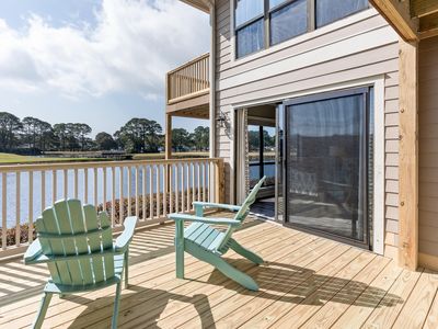 903 Harbour Pointe Dr #903