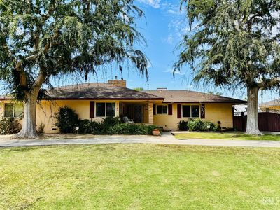 1740 Country Club Dr