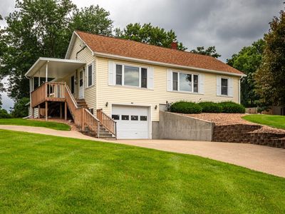 402 Oak Forest DRIVE