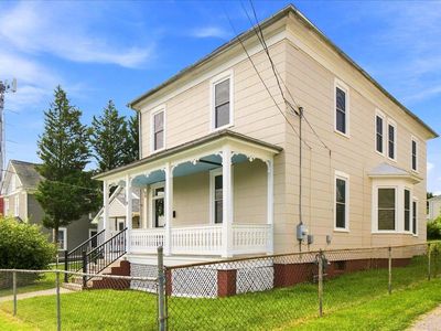 10 E Peabody St
