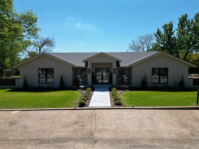 2200 Cloverleaf Pl