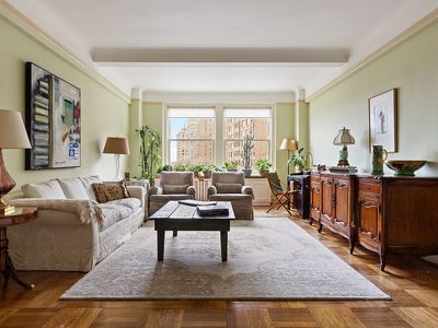 330 W 72nd St APT 7A