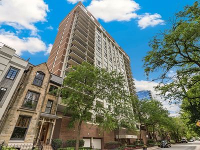71 E Division St APT 402