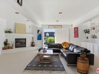 2385 Roscomare Rd Unit E17
