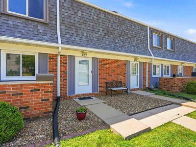 437 Peterson St