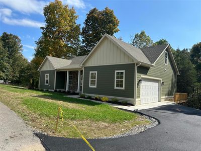 67 Bowling Ln