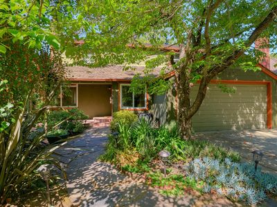 2630 Land Park Dr