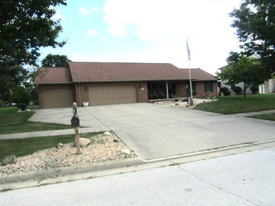 1911 Stonehedge Dr