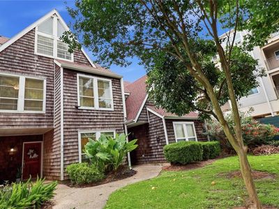 3 Spinnaker Ln