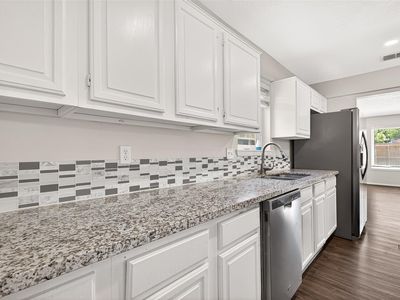 11202 Fleur Dr