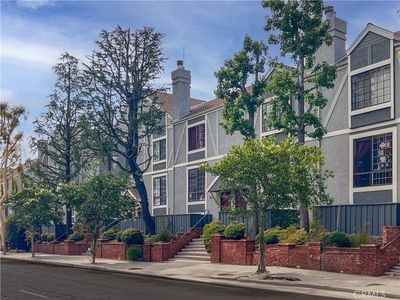 18100 Burbank Blvd UNIT 11