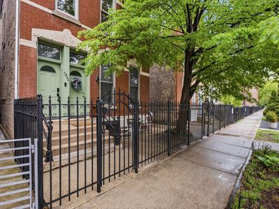 1820 W Superior St APT 2R