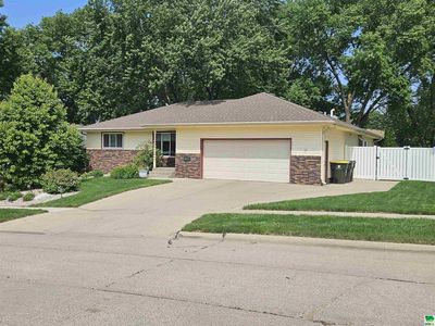 6121 Pine View Dr