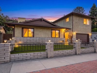 4621 Chateau Dr