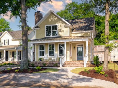 221 Williamsburg St SE