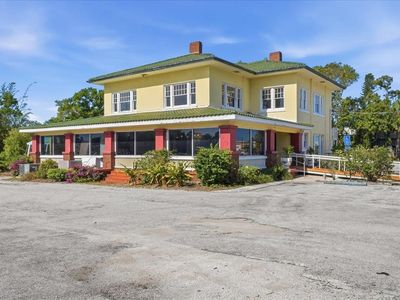 337 8th Ave W
