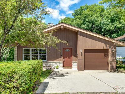 Property at 10 E Lake Shore Dr, Round Lake Park, IL