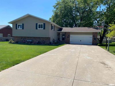 Property at 338 Harvester Rd, Canton, IL