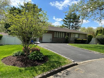 11 Saddle Ln