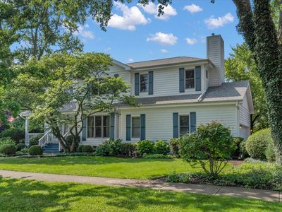919 Roslyn Rd