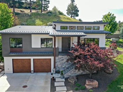 437 E Cave Ct