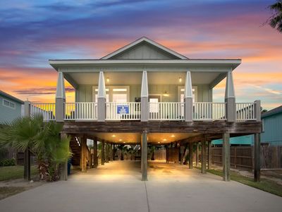 618 Dolphin Cir