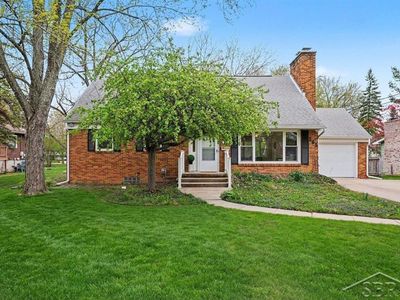 305 E Meadowbrook Dr