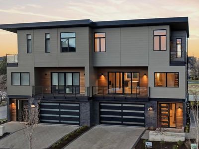 207 SW Log Ct