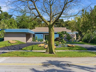 291 Shore Dr E
