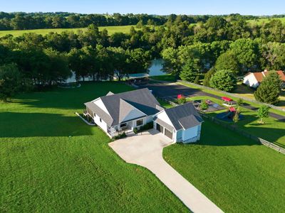 975 Lakeside Dr