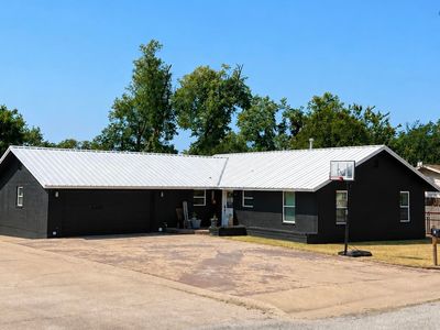 811 W Brazos St