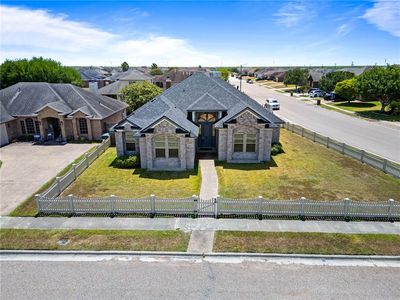6821 Round Table St